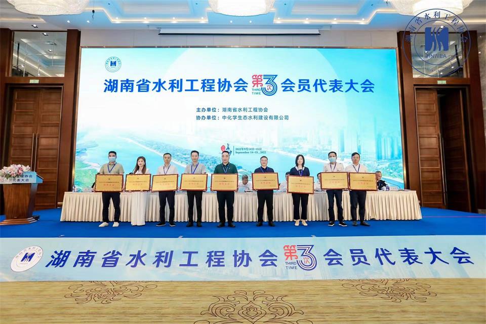 57405ce3916a84386cdb1a5474db788.jpg
